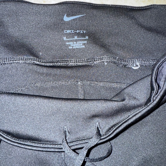 Women’s Nike Dri fit leggings size md - Picture 2 of 3